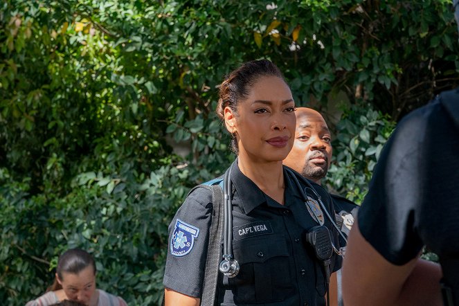 9-1-1: Lone Star - Down to Clown - Photos - Gina Torres