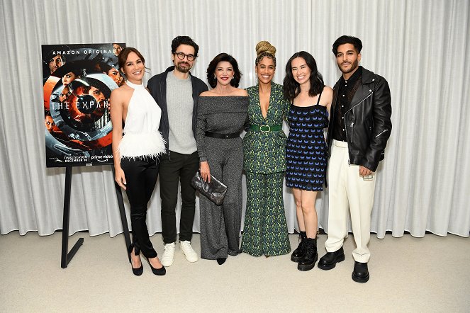 Expanze - Série 6 - Z akcií - "The Expanse" Season 6 Cast and Creator Dinner on December 05, 2021 in West Hollywood, California