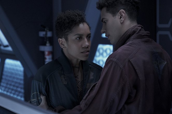 The Expanse - Down and Out - Photos - Dominique Tipper, Jasai Chase-Owens