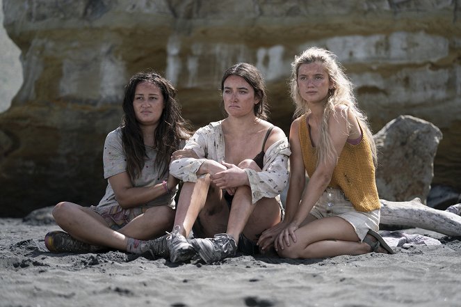 The Wilds - Jour 22 - Film - Jenna Clause, Sarah Pidgeon, Mia Healey