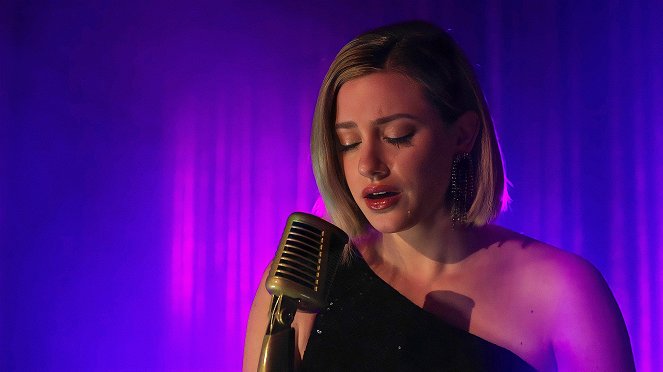 Riverdale - Chapter One Hundred and Twelve: American Psychos - Photos - Lili Reinhart
