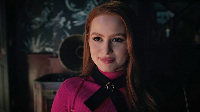 Riverdale - Hoofdstuk 1 Hundred and Ten: "Things That Go Bump in the Night" - Van film - Madelaine Petsch