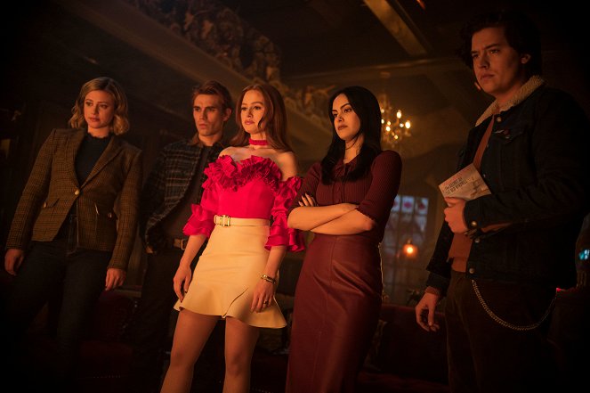 Riverdale - Chapter One Hundred and Eight: Ex-Libris - Filmfotók - Lili Reinhart, K.J. Apa, Madelaine Petsch, Camila Mendes, Cole Sprouse