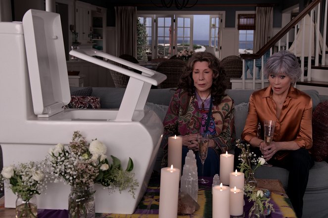 Grace and Frankie - The Wire - Van film