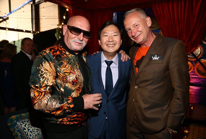 A pentavirátus - Season 1 - Rendezvények - Pentaverate Premiere + After Party at The Hollywood Roosevelt on May 04, 2022 in Los Angeles, California - Phil Hartnoll, Ken Jeong, Paul Hartnoll