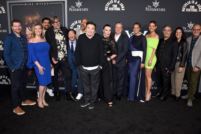 El pentavirato - Eventos - Pentaverate Premiere + After Party at The Hollywood Roosevelt on May 04, 2022 in Los Angeles, California - Michael Amodio, Tim Kirkby, Ken Jeong, Keegan-Michael Key, Mike Myers, Debi Mazar, Richard McCabe, Lydia West, Maria Menounos, Jason Weinberg
