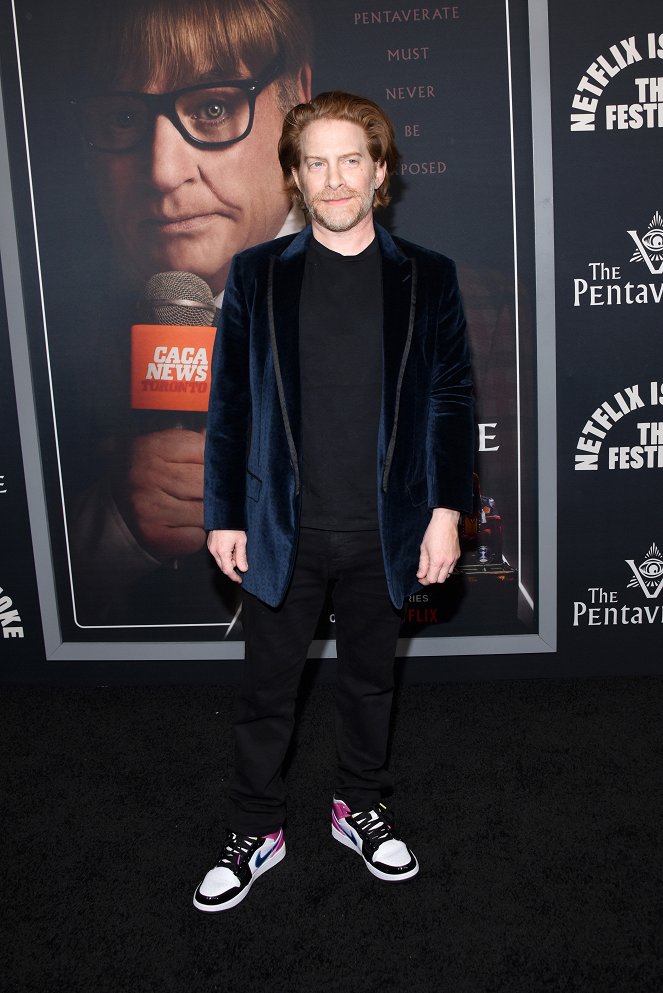 The Pentaverate - Veranstaltungen - Pentaverate Premiere + After Party at The Hollywood Roosevelt on May 04, 2022 in Los Angeles, California - Seth Green