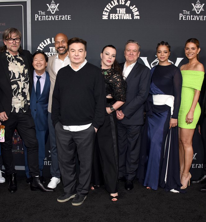 The Pentaverate - Events - Pentaverate Premiere + After Party at The Hollywood Roosevelt on May 04, 2022 in Los Angeles, California - Tim Kirkby, Ken Jeong, Keegan-Michael Key, Mike Myers, Debi Mazar, Richard McCabe, Lydia West, Maria Menounos