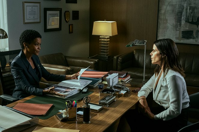 The Lincoln Lawyer - The Magic Bullet Redux - Photos - Kim Hawthorne, Neve Campbell