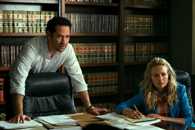El abogado del Lincoln - El valle inquietante - De la película - Manuel Garcia-Rulfo, Becki Newton