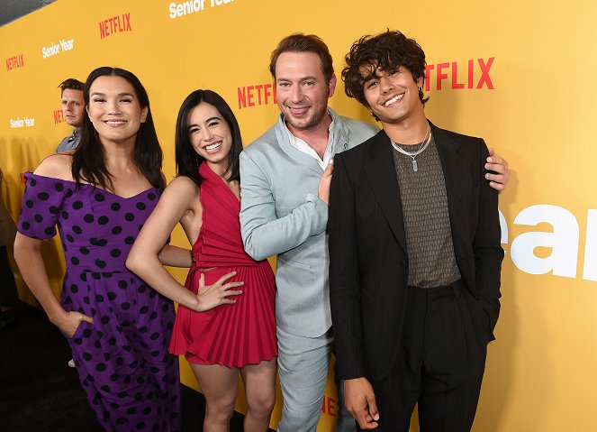 Maturitní ročník - Z akcií - Netflix Senior Year Special Screening and Reception at The London West Hollywood at Beverly Hills on May 10, 2022 in West Hollywood, California - Zoë Chao, Jade Bender, Brandon Scott Jones, Michael Cimino