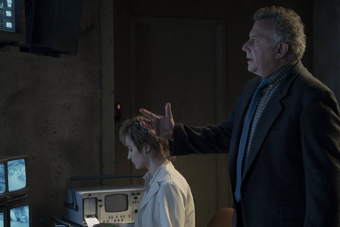 Stranger Things - Chapter Five: The Nina Project - Photos - Paul Reiser