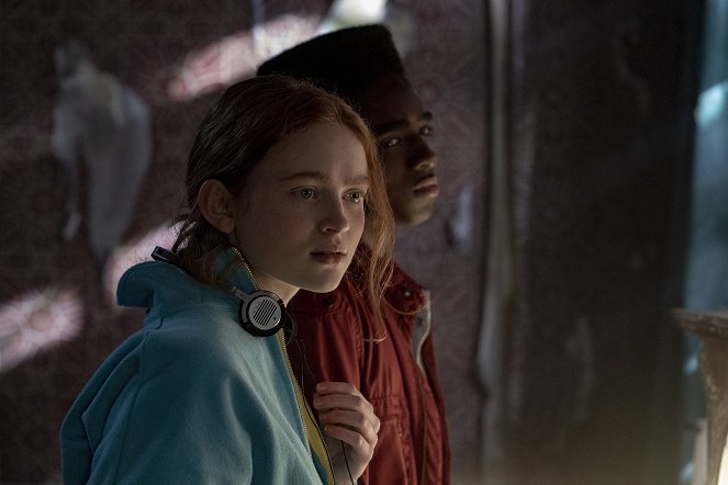 Stranger Things - Chapter Five: The Nina Project - Photos - Sadie Sink, Caleb McLaughlin