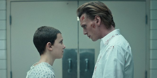 Stranger Things - Chapter Seven: The Massacre at Hawkins Lab - Photos - Millie Bobby Brown, Jamie Campbell Bower