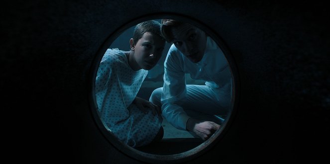 Stranger Things - Chapter Seven: The Massacre at Hawkins Lab - Photos - Millie Bobby Brown, Jamie Campbell Bower