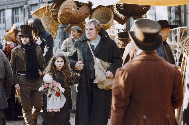 Les Misérables - Episode 2 - Photos - Léopoldine Serre, Gérard Depardieu