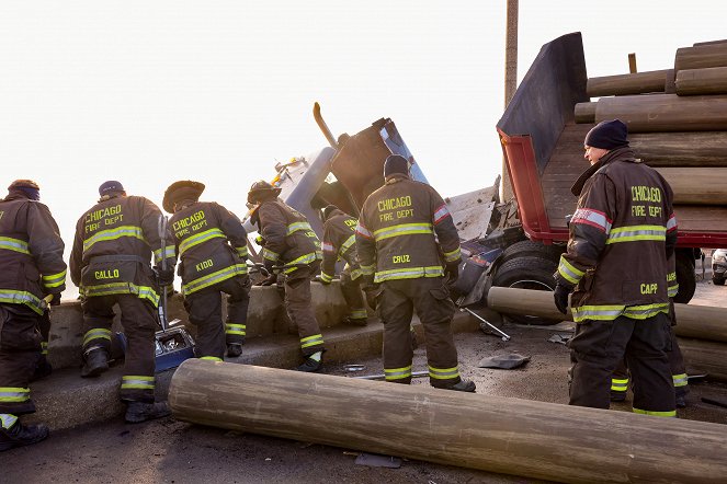 Chicago Fire - An Officer with Grit - Photos