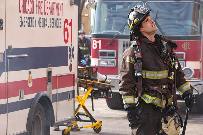 Chicago Fire - Season 10 - Fire Cop - Photos - Brett Dalton