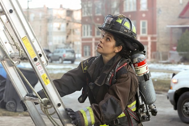 Chicago Fire - Season 10 - Fire Cop - Photos - Miranda Rae Mayo