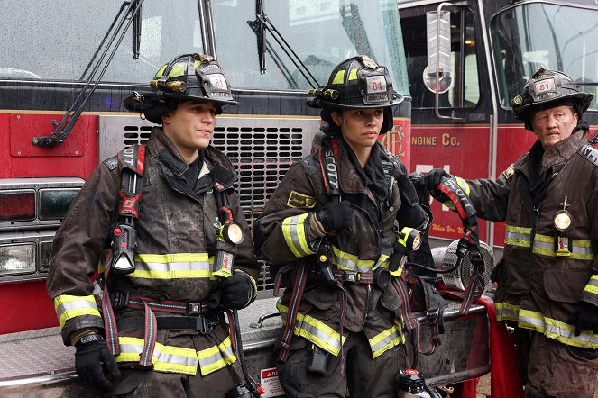 Chicago Fire - Season 10 - Back with a Bang - Z filmu - Alberto Rosende, Miranda Rae Mayo