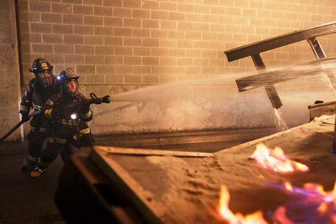 Chicago Fire - Schützenhilfe - Filmfotos
