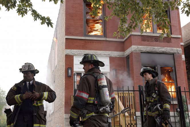 Chicago Fire - What Happened at Whiskey Point? - Van film