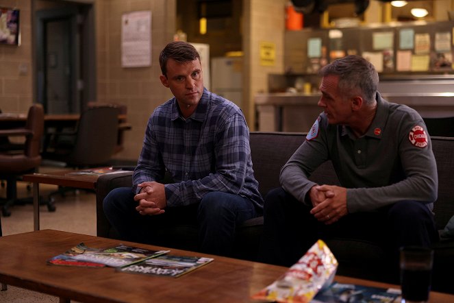 Chicago Fire - The Right Thing - Photos - Jesse Spencer, David Eigenberg