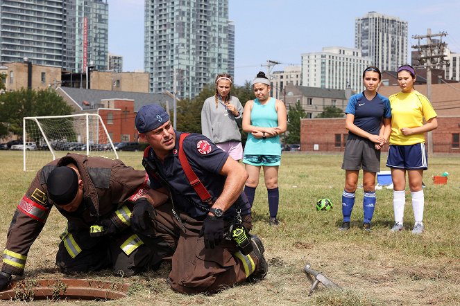 Chicago Fire - Season 10 - Counting Your Breaths - Film - Taylor Kinney
