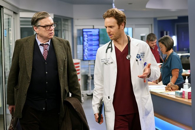 Chicago Med - Reality Leaves a Lot to the Imagination - Photos - Oliver Platt, Nick Gehlfuss