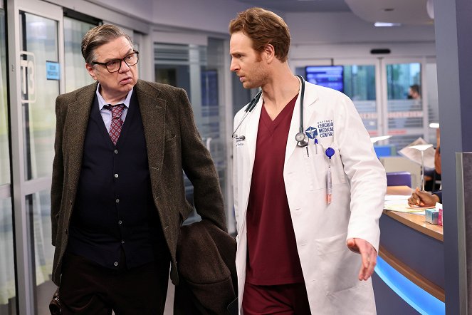 Chicago Med - Reality Leaves a Lot to the Imagination - Photos - Oliver Platt, Nick Gehlfuss