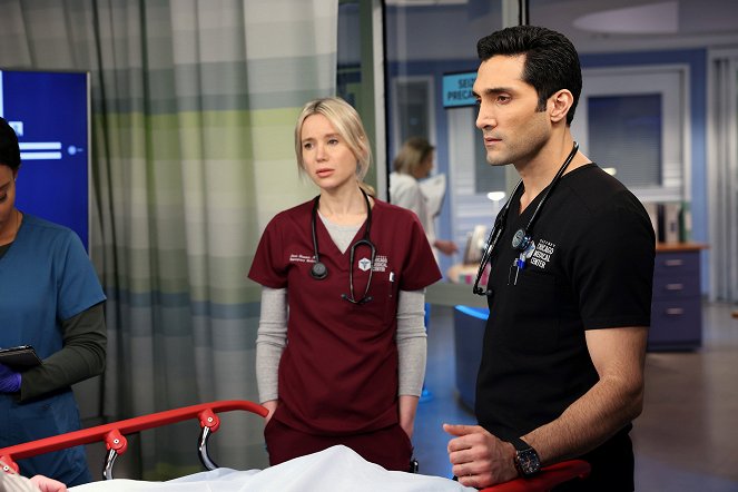 Chicago Med - Season 7 - Reality Leaves a Lot to the Imagination - Z filmu - Kristen Hager, Dominic Rains