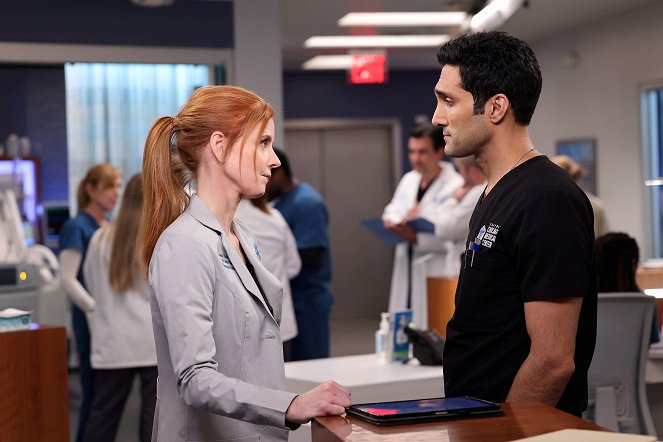 Chicago Med - The Things We Thought We Left Behind - Filmfotók - Sarah Rafferty, Dominic Rains