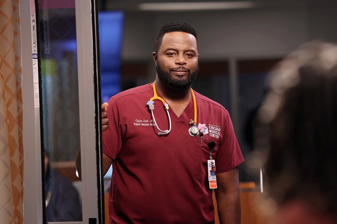 Chicago Med - The Things We Thought We Left Behind - Photos - Guy Lockard