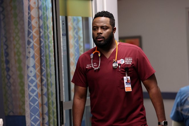 Chicago Med - The Things We Thought We Left Behind - Photos - Guy Lockard
