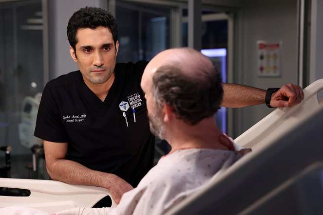 Chicago Med - The Things We Thought We Left Behind - Van film - Dominic Rains