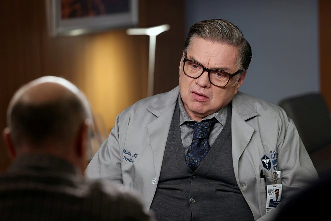 Chicago Med - The Things We Thought We Left Behind - Photos - Oliver Platt