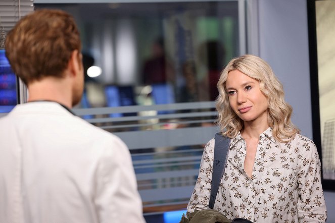 Chicago Med - Season 7 - Just as a Snake Sheds Its Skin - Photos - Kristen Hager