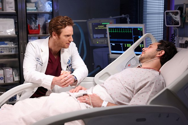 Chicago Med - Just as a Snake Sheds Its Skin - Photos - Nick Gehlfuss