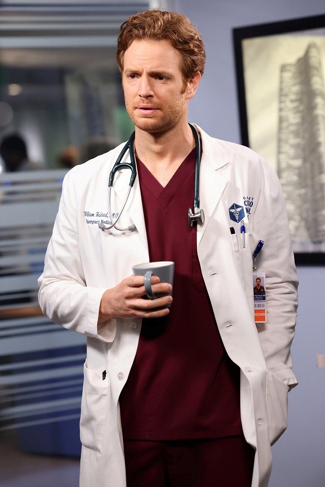 Chicago Med - Just as a Snake Sheds Its Skin - Photos - Nick Gehlfuss