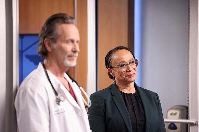 Chicago Med - A Square Peg in a Round Hole - Film - Steven Weber, S. Epatha Merkerson