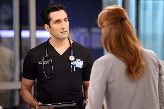 Chicago Med - A Square Peg in a Round Hole - Photos - Dominic Rains