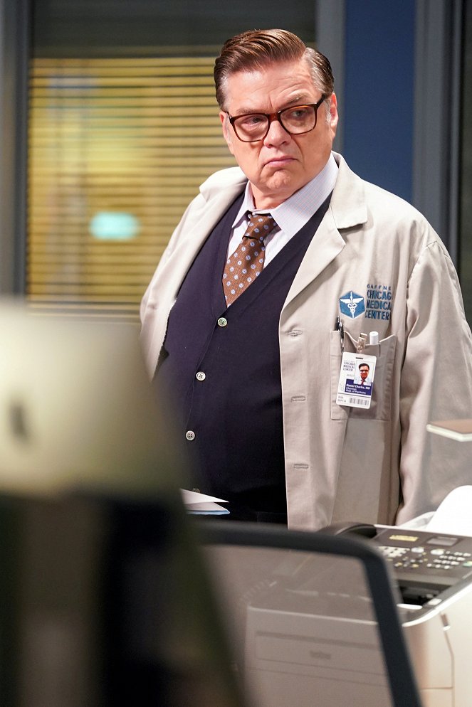 Chicago Med - Change Is a Tough Pill to Swallow - Van film - Oliver Platt