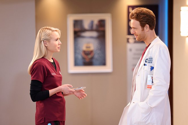 Nemocnice Chicago Med - Change Is a Tough Pill to Swallow - Z filmu - Kristen Hager, Nick Gehlfuss