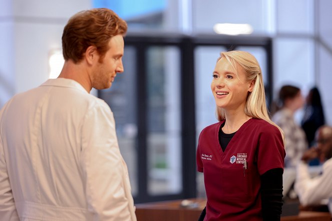 Chicago Med - Change Is a Tough Pill to Swallow - Photos - Nick Gehlfuss, Kristen Hager