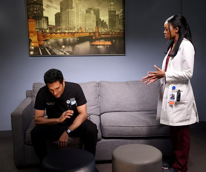 Chicago Med - Status Quo, aka the Mess We're In - Filmfotók - Dominic Rains, Asjha Cooper