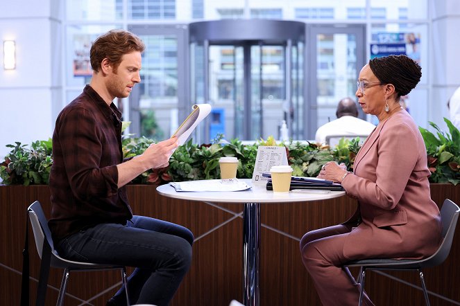 Chicago Med - Willkommen im Club - Filmfotos - Nick Gehlfuss, S. Epatha Merkerson