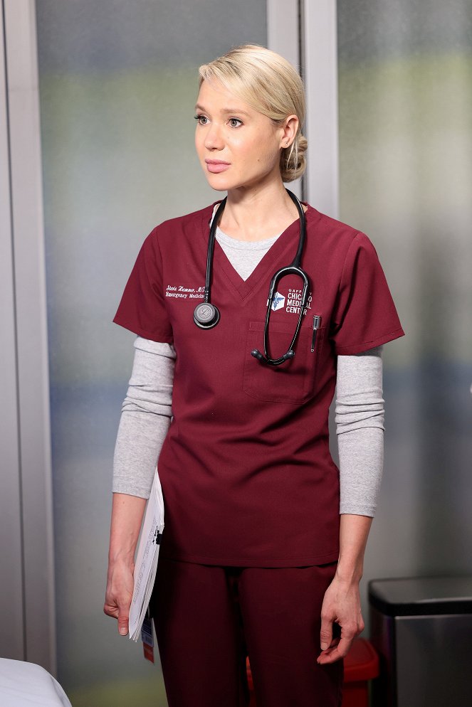 Chicago Med - Status Quo, aka the Mess We're In - Photos - Kristen Hager