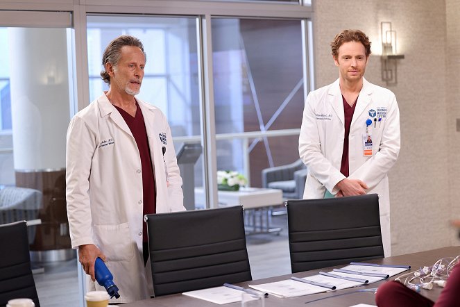 Chicago Med - Status Quo, aka the Mess We're In - Photos - Steven Weber, Nick Gehlfuss