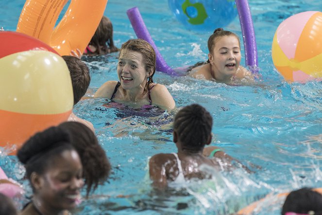 Motherland - Season 1 - Pool Party - Photos