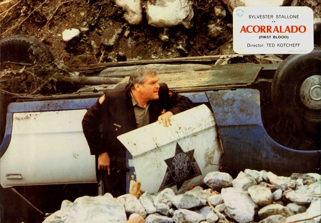 Acorralado - Fotocromos - Brian Dennehy